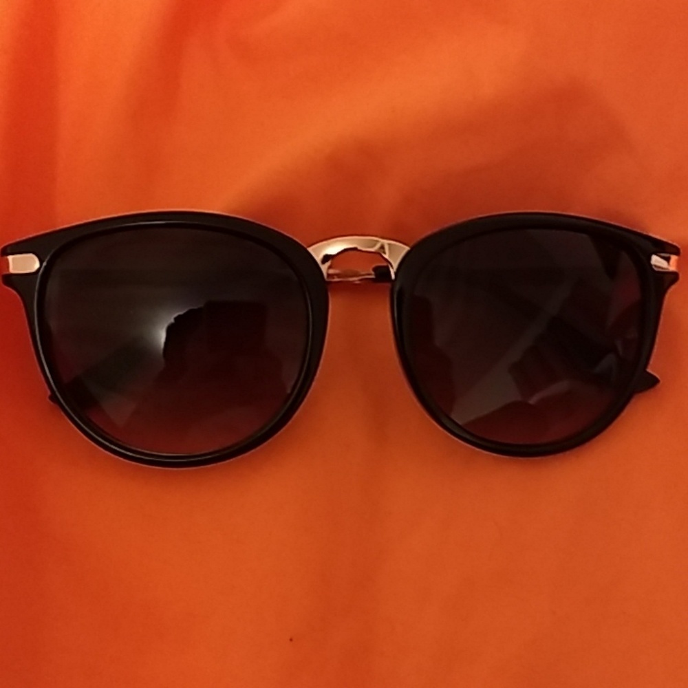 Black Lauren Conrad sunglasses